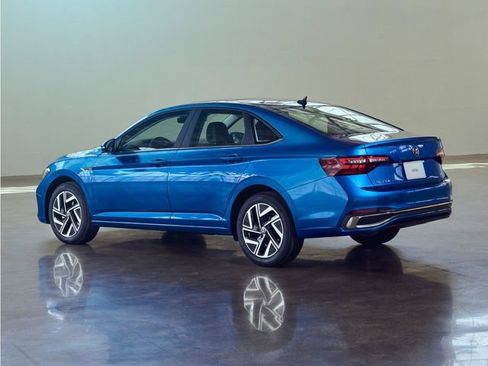 Used 2024 Volkswagen Jetta SE w/ Panoramic Sunroof Package FWD image 1