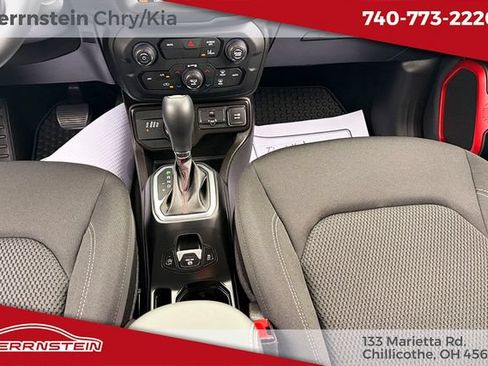Used 2023 Jeep Renegade Latitude AWD/4WD image 13