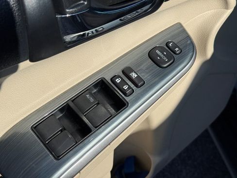 Used 2014 Toyota Camry XLE w/ Leather Package image 18