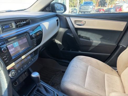 Used 2015 Toyota Corolla LE image 22