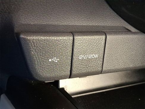 Used 2022 Toyota Camry SE image 26