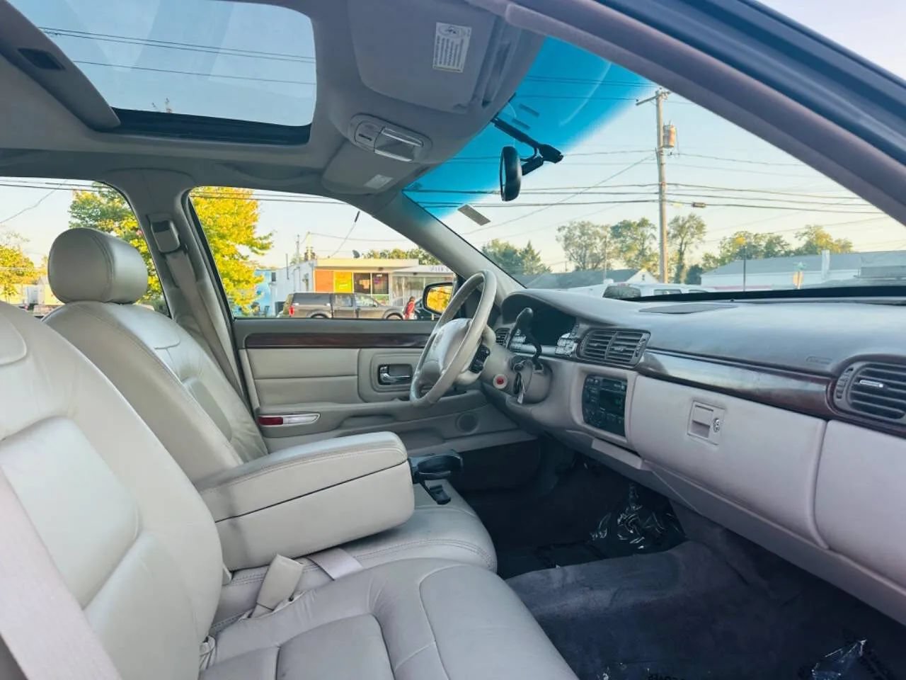 Used 1998 Cadillac De Ville FWD image 30