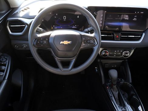 Used 2025 Chevrolet TrailBlazer LT image 14