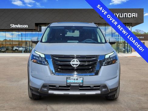 Used 2025 Nissan Pathfinder Platinum image 6