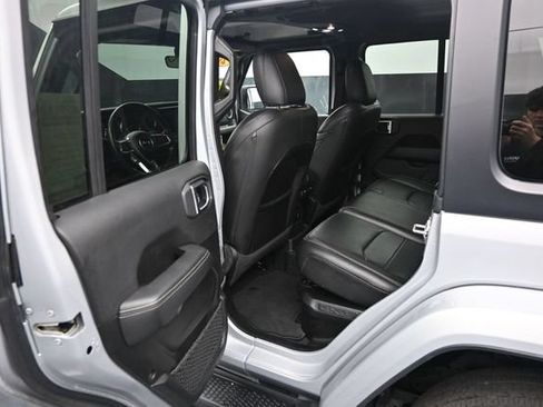 Used 2023 Jeep Wrangler Unlimited Sahara w/ Cold Weather Group AWD/4WD image 33