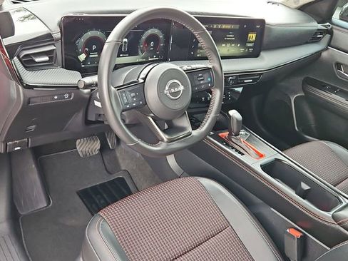 Used 2025 Nissan Kicks SR image 11