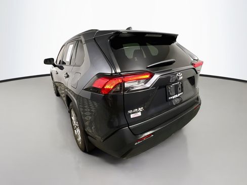 Used 2019 Toyota RAV4 XLE Premium FWD image 8