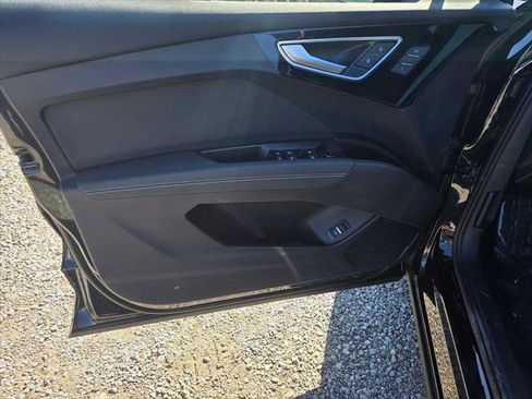 Used 2023 Audi Q4 e-tron Prestige image 25