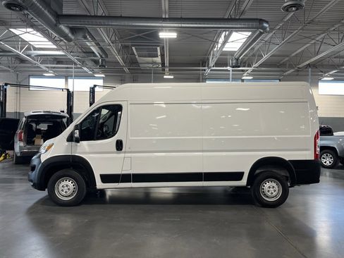 Used 2025 RAM ProMaster 2500 w/ Convenience Group image 7