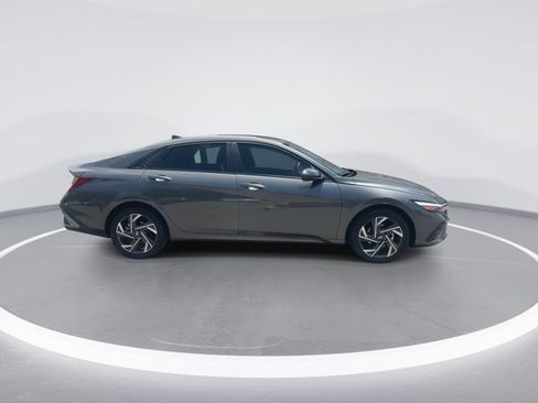 Certified 2025 Hyundai Elantra SEL FWD image 9