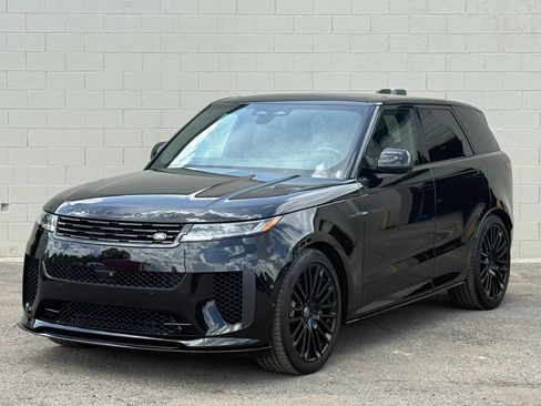 Used 2024 Land Rover Range Rover Sport AWD/4WD image 2