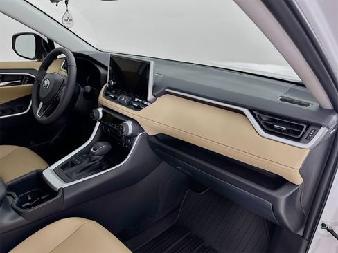 Used 2025 Toyota RAV4 XLE Premium image 30