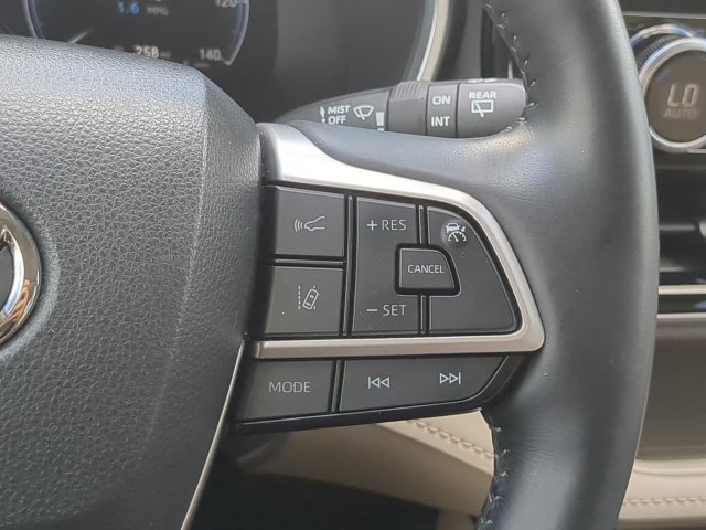 Used 2023 Toyota Highlander Limited FWD image 33