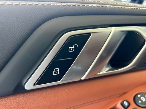 Used 2026 BMW X5 sDrive40i w/ M Sport Package image 17