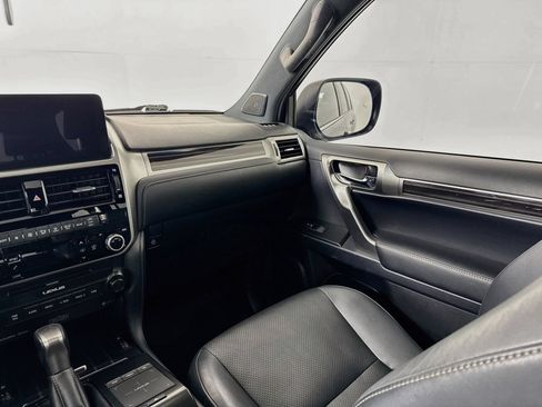 Used 2022 Lexus GX 460 Luxury w/ Off Road Package AWD/4WD image 24