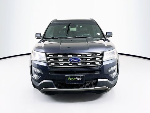Used 2017 Ford Explorer Limited w/ Equipment Group 301A FWD image 2