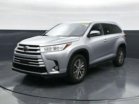 Used 2019 Toyota Highlander XLE AWD/4WD image 5