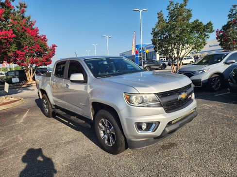 Used 2019 Chevrolet Colorado Z71 AWD/4WD image 2
