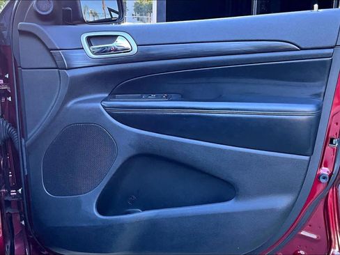 Used 2020 Jeep Grand Cherokee Altitude image 21