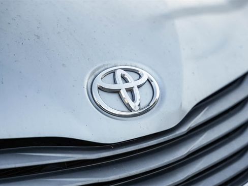 Used 2013 Toyota Sienna XLE image 5