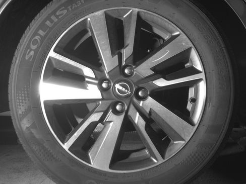 Used 2025 Nissan Versa SV FWD image 15