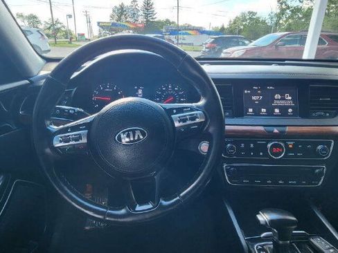 Used 2017 Kia Cadenza Premium FWD image 9