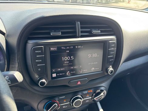 Used 2025 Kia Soul LX w/ LX Technology Package FWD image 20