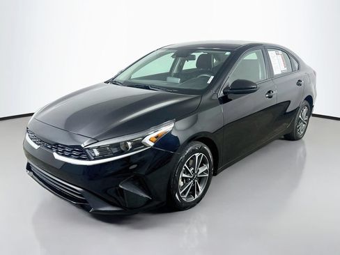 Used 2024 Kia Forte LXS FWD image 3