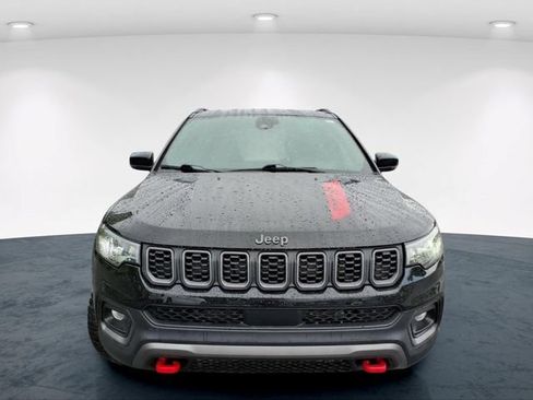 Used 2025 Jeep Compass Trailhawk w/ Trailer Tow Group AWD/4WD image 4