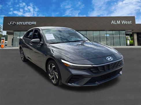 Certified 2025 Hyundai Elantra Sport image 3