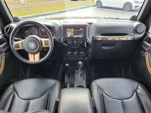 Used 2014 Jeep Wrangler Unlimited Sahara image 12