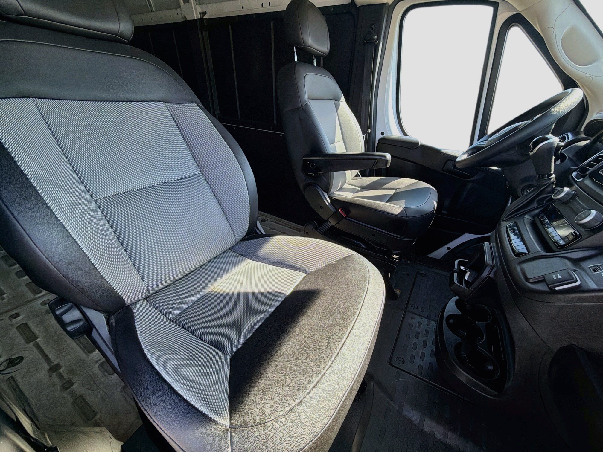 Used 2025 RAM ProMaster 2500 w/ Convenience Group FWD image 13