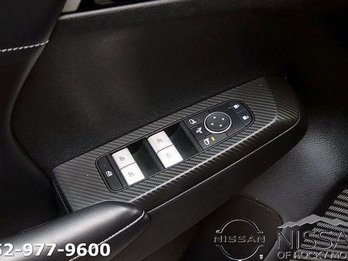 Used 2024 Mitsubishi Outlander FWD image 11