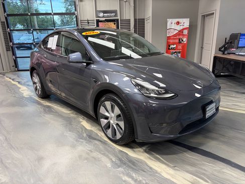 Used 2020 Tesla Model Y Long Range image 1
