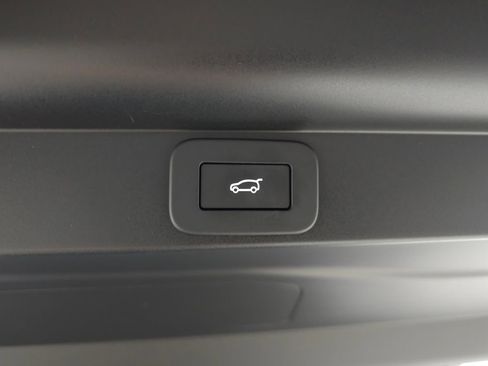 Certified 2025 Land Rover Range Rover Long Wheelbase SE AWD/4WD image 7
