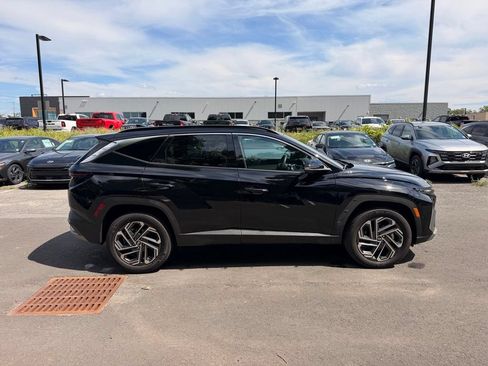 Used 2025 Hyundai Tucson Limited AWD/4WD image 2