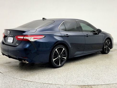 Used 2019 Toyota Camry XSE image 5