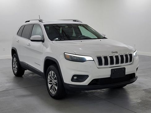 Used 2019 Jeep Cherokee Latitude Plus w/ Comfort/Convenience Group image 2