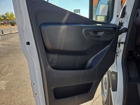 Used 2025 Mercedes-Benz Sprinter 2500 image 21