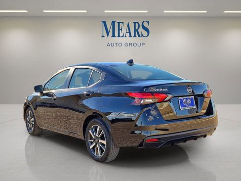 Used 2025 Nissan Versa SV image 3