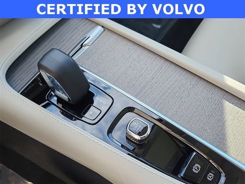 Used 2025 Volvo XC90 B6 Core w/ Protection Package Premier image 25