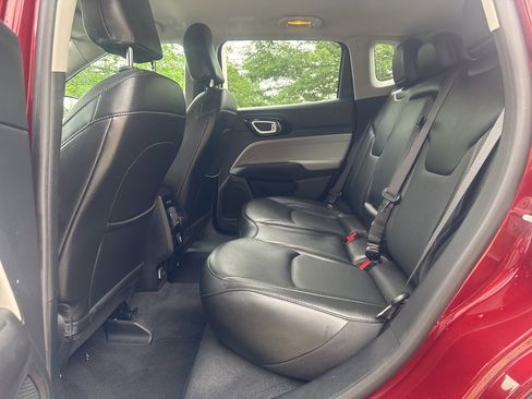 Used 2022 Jeep Compass Limited image 17