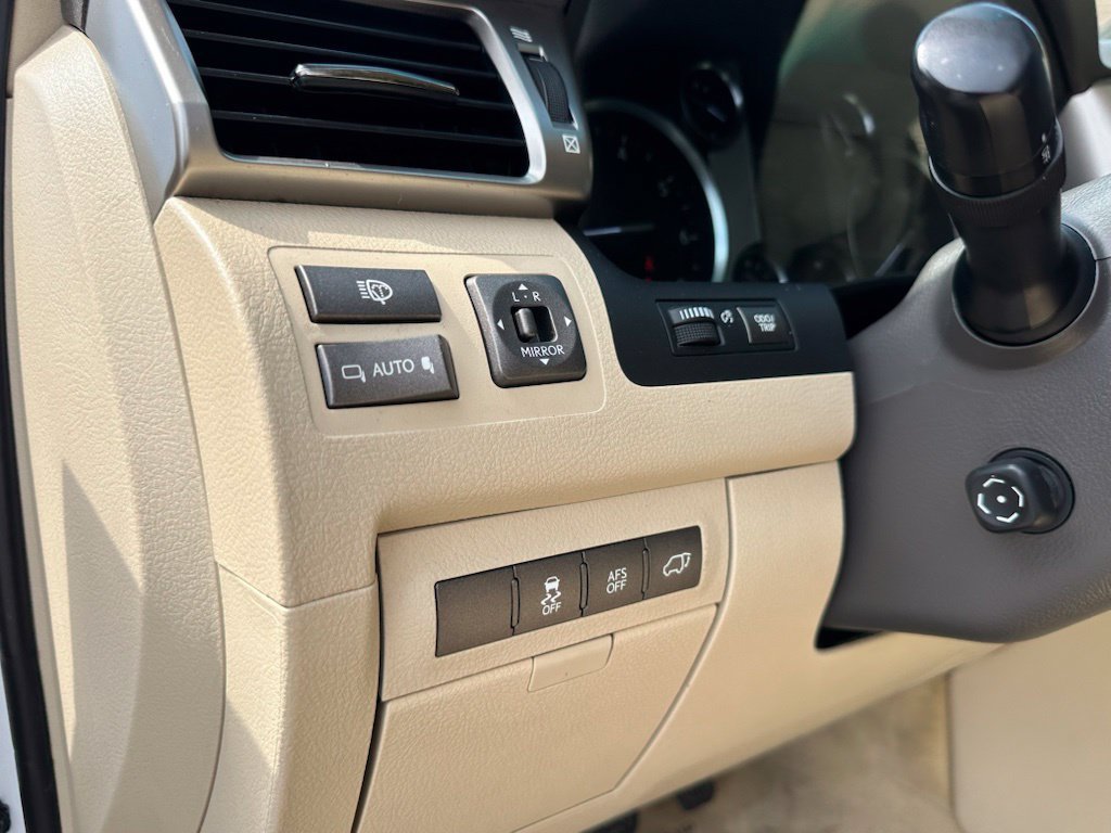 Used 2013 Lexus LX 570 4WD image 19