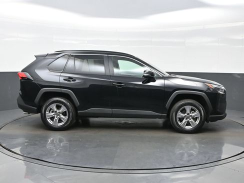 Used 2025 Toyota RAV4 XLE AWD/4WD image 7