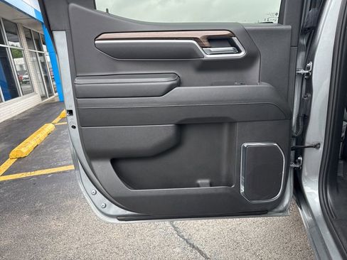 Used 2025 Chevrolet Silverado 1500 LT RWD image 19