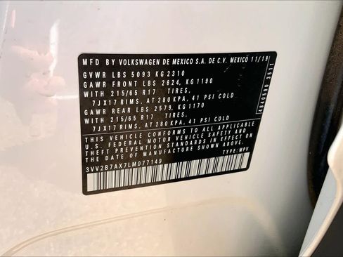 Used 2020 Volkswagen Tiguan SE AWD/4WD image 37