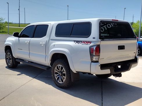 Used 2021 Toyota Tacoma TRD Sport w/ TRD Premium Sport Package AWD/4WD image 18