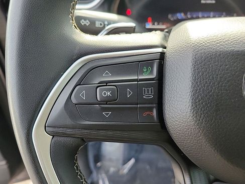 Used 2023 Jeep Grand Cherokee L Laredo image 22