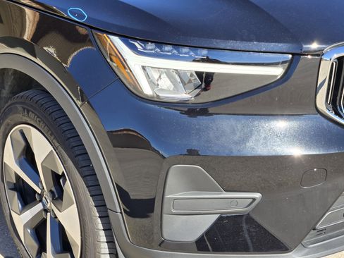 Used 2025 Volvo XC40 B5 Core w/ Protection Package Premier image 13