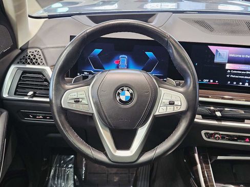 Used 2024 BMW X7 xDrive40i image 11